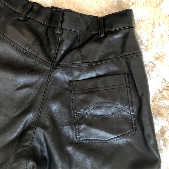 🛍Louise Paris Super High Rise Vegan Leather Short - Picture 6 of 8
